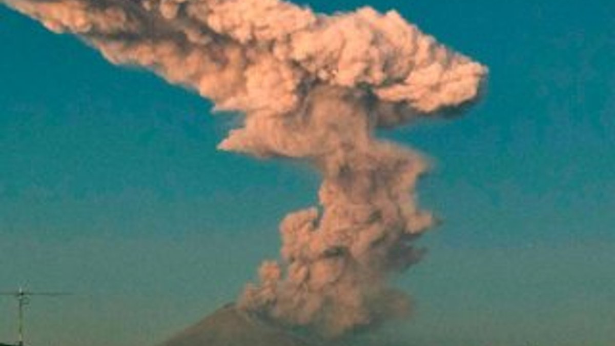 Meksika'da Popocatepetl Yanardağı'nda patlama yaşandı