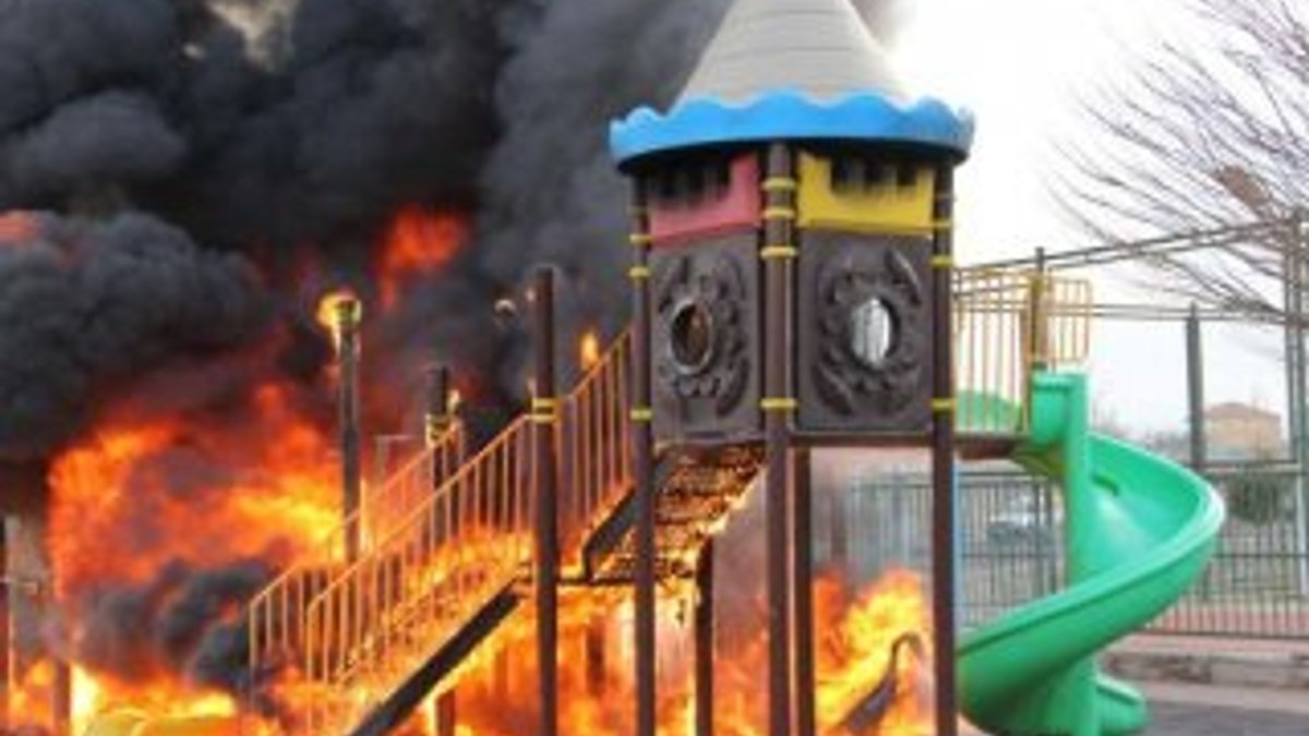 Kayseri'de çocuk parkını benzin döküp yaktılar