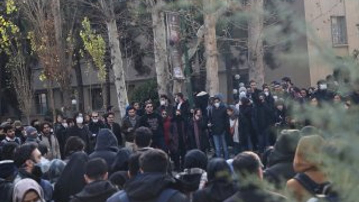 İran halkı rejim karşıtı gösterilerine devam ediyor