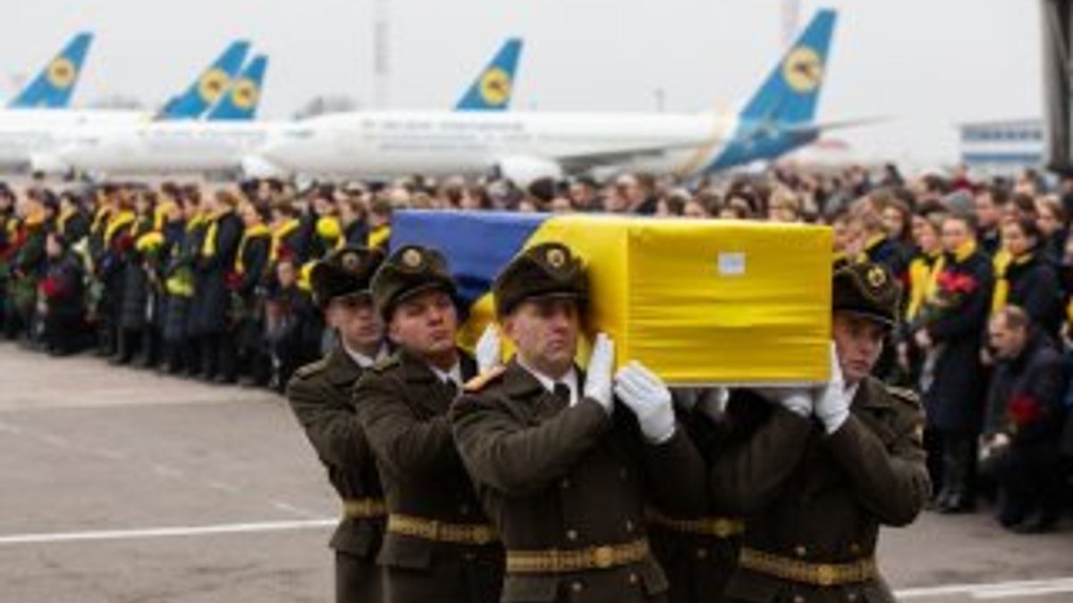 Tahran'da uçakta ölenler Ukrayna’ya teslim etti