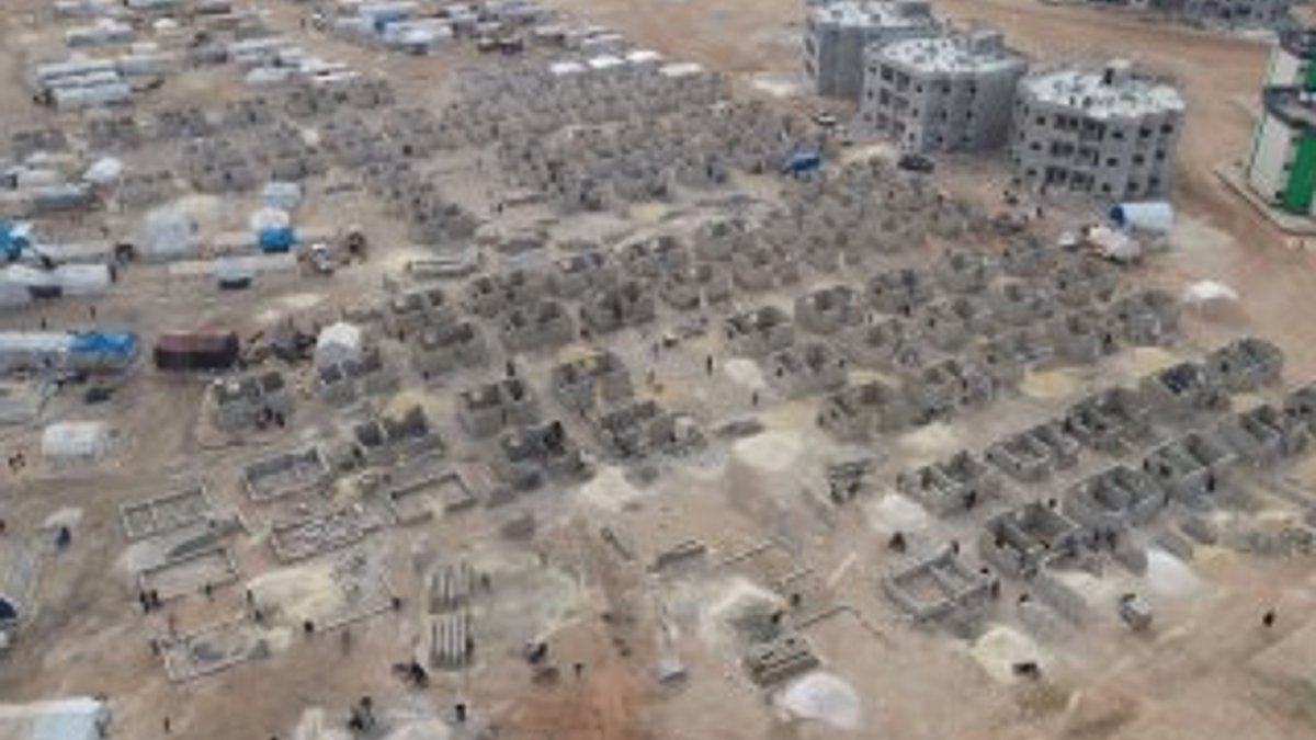 Türkiye’den İdlib’e 10 bin briket ev