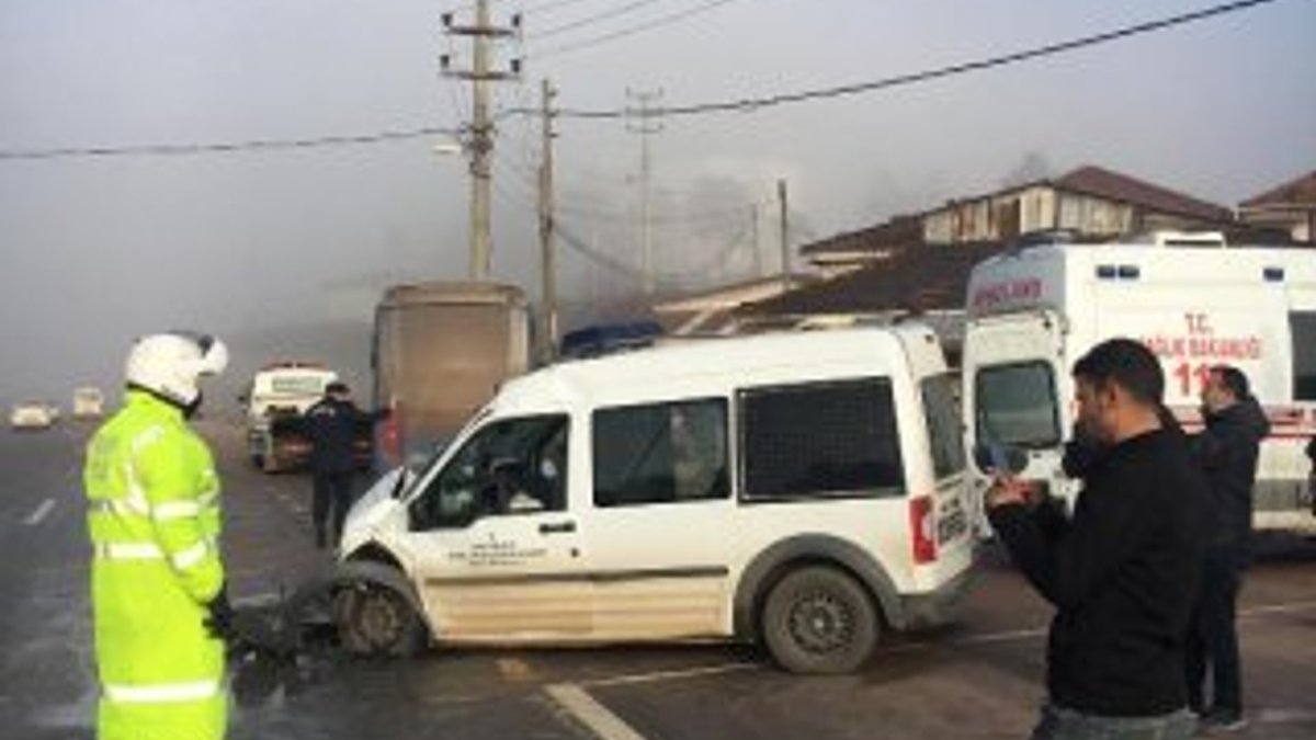 Sakarya'da cezaevi aracı ile kamyon çarpıştı: 6 yaralı