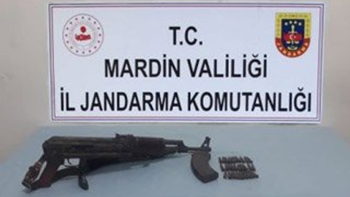 Mardin'de taşların arasına gizlenmiş silah ele geçirildi
