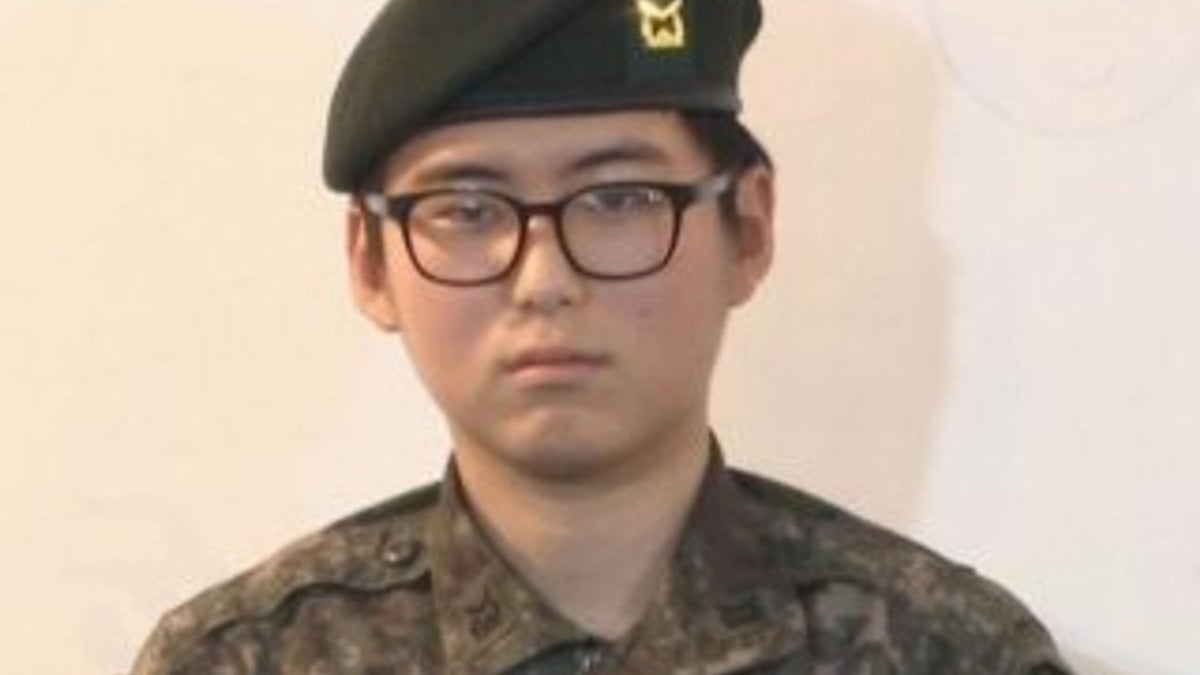 Güney Kore'de cinsiyet değiştiren asker ordudan atıldı