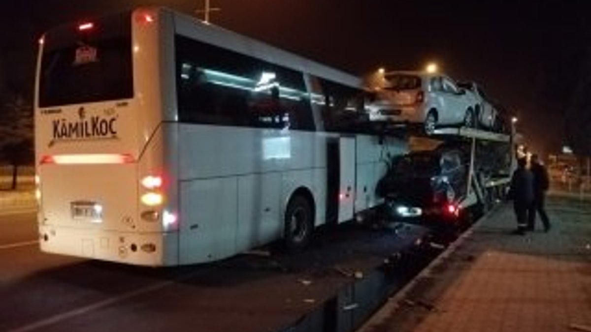 Uşak’ta yolcu otobüsü kaza yaptı: 16 yaralı