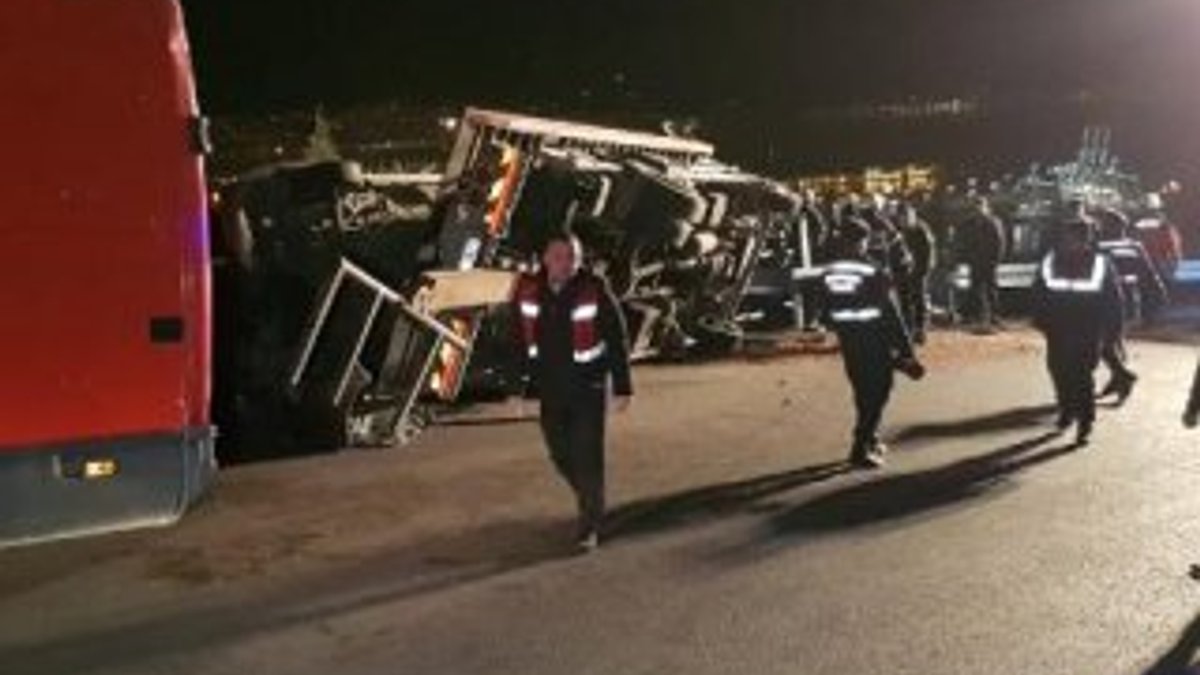 Kocaeli'de trafik kazası: 2 ölü 8 yaralı