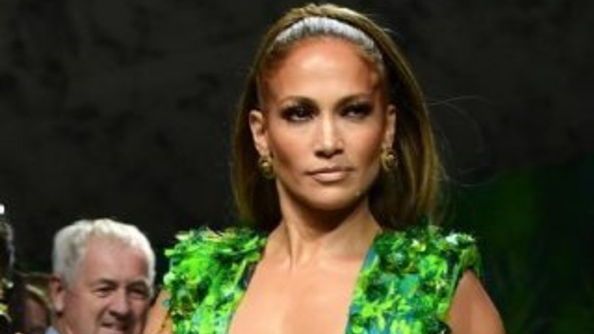 Jennifer Lopez'in ikonik elbisesine uçuk fiyat