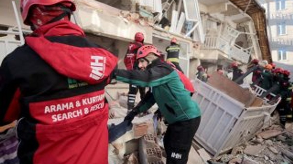 İHH ekipleri deprem bölgesinde yardımlarını sürdürüyor