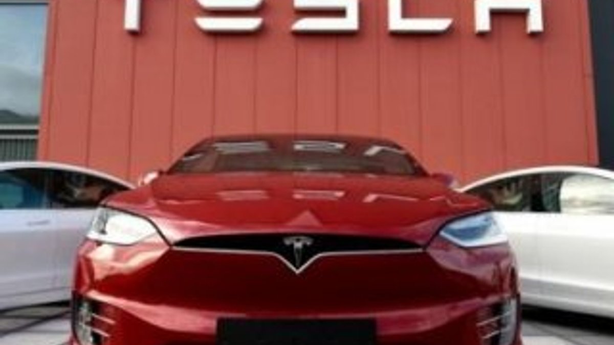 Tesla, koronavirüs nedeniyle Çin'deki fabrikasını kapattı