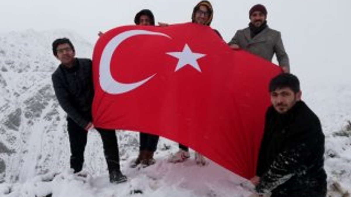 Yunan vekile Keşiş Dağı'nda Türk bayraklı tepki