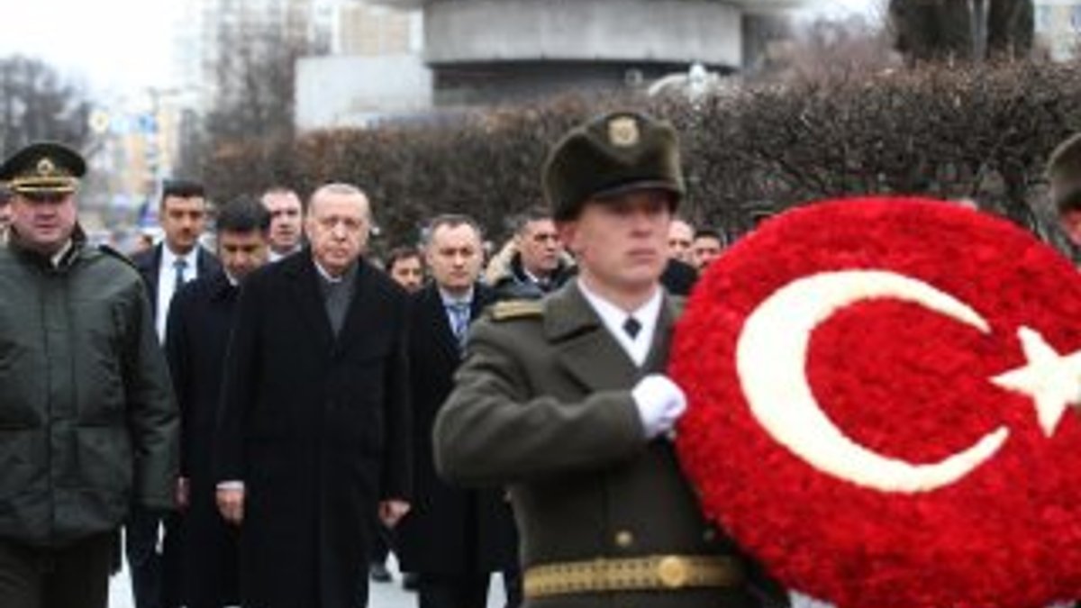 Erdoğan'dan Meçhul Asker Anıtı'na ziyaret