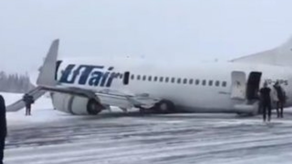 Rusya'da iniş yapan yolcu uçağının kuyruğu piste çarptı