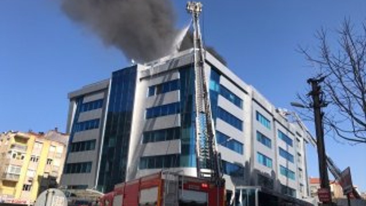 İzmir'de özel bir hastanede yangın çıktı