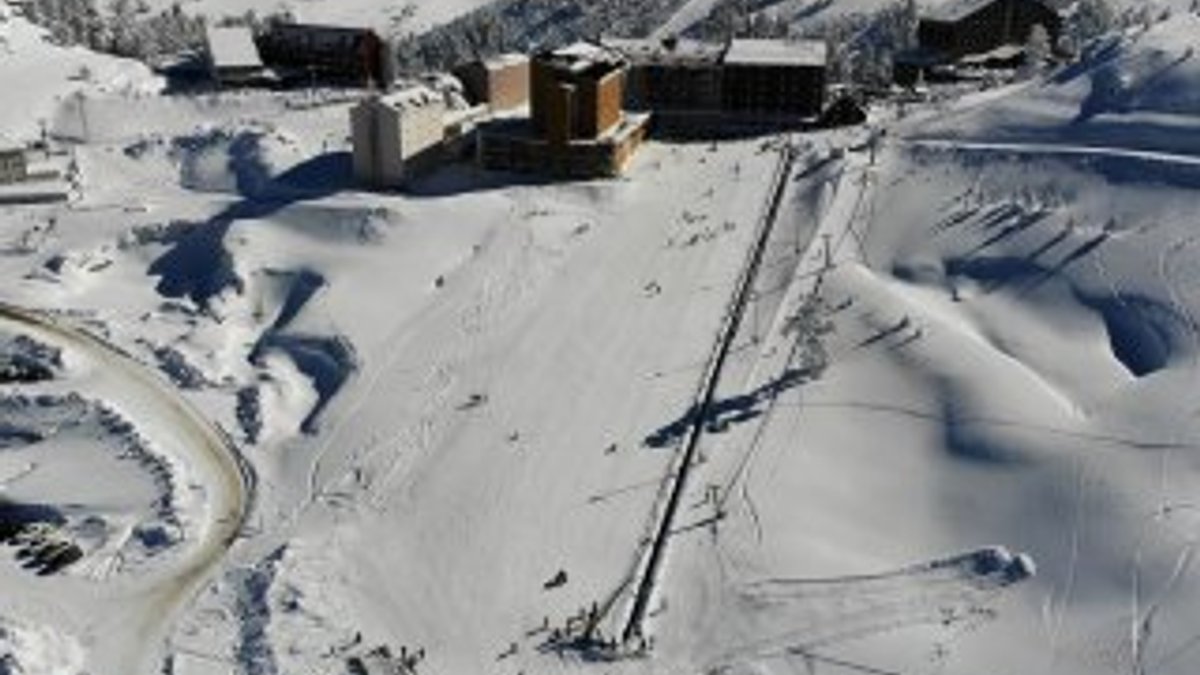 Kartalkaya'da kar kalınlığı 2 metreyi aştı