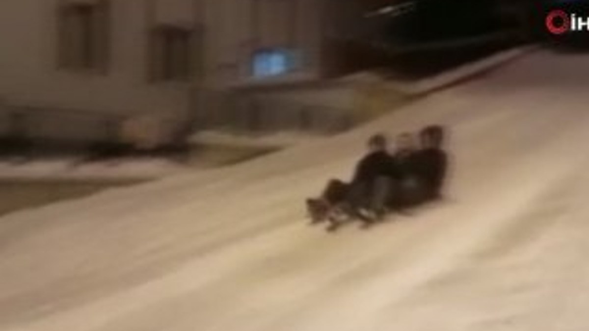 Giresun'da kayak yapan gençlere yoldan geçen araç çarptı