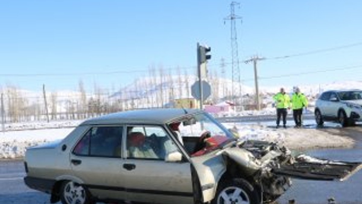 Sivas'ta trafik kazası: 3'ü çocuk 6 yaralı