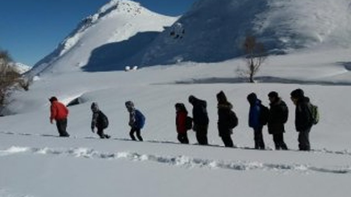 Hakkari'de  öğrenciler kar nedeniyle mahsur kaldı