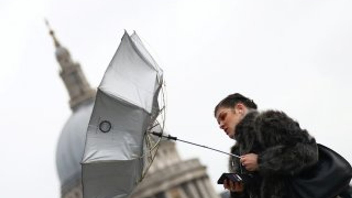 İngiltere, bir haftada ikinci fırtınayı bekliyor
