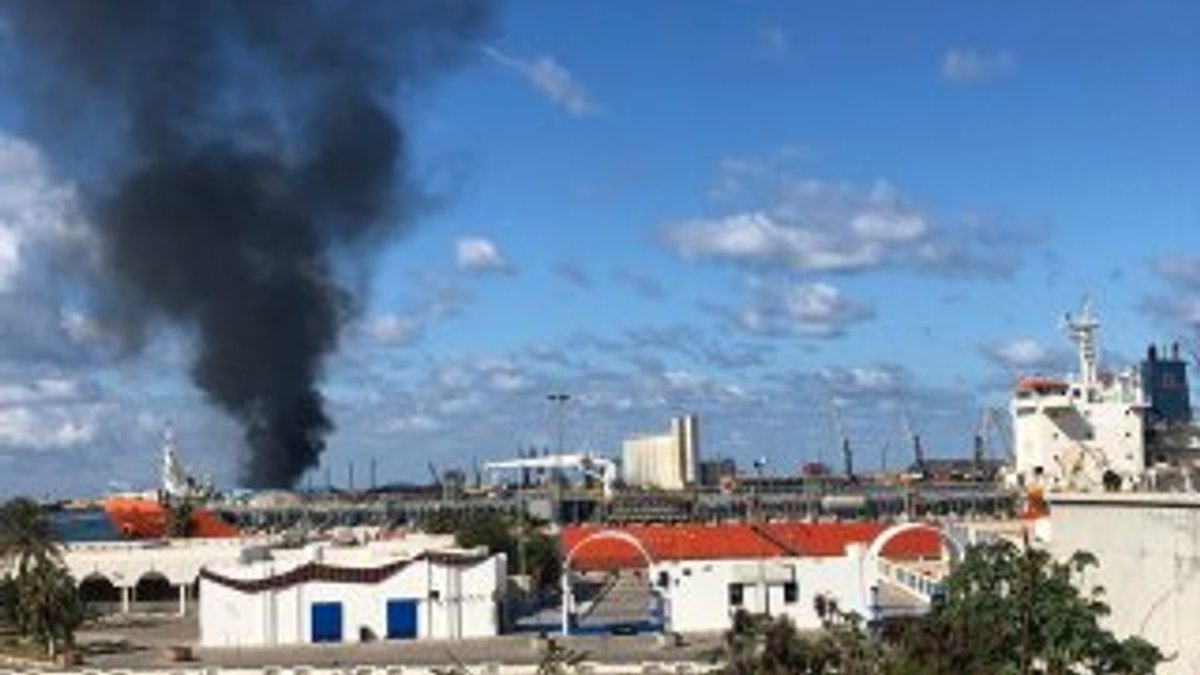 Hafter güçleri Trablus Limanı'na saldırdı