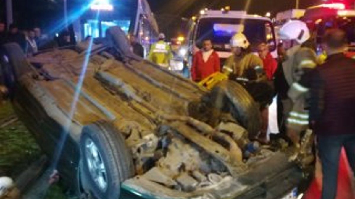 İzmir'de bir araç takla attı: 2 yaralı