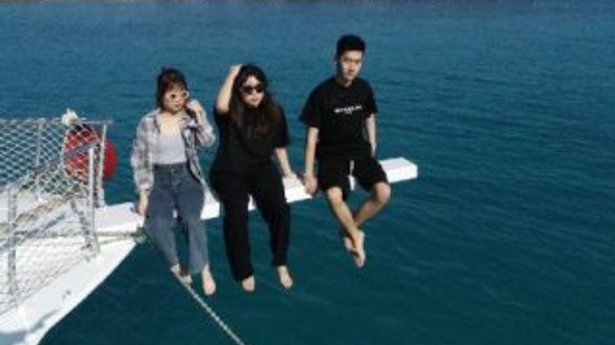 Çinli turistlerin Antalya'da deniz keyfi