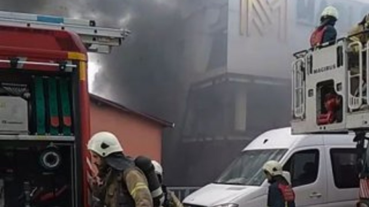 Kağıthane'de bir binada yangın çıktı