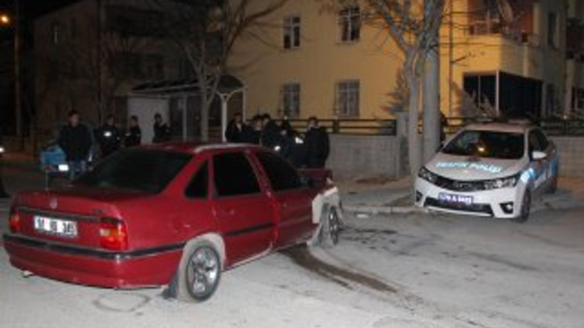 Karaman'da polis aracına otomobil çarptı