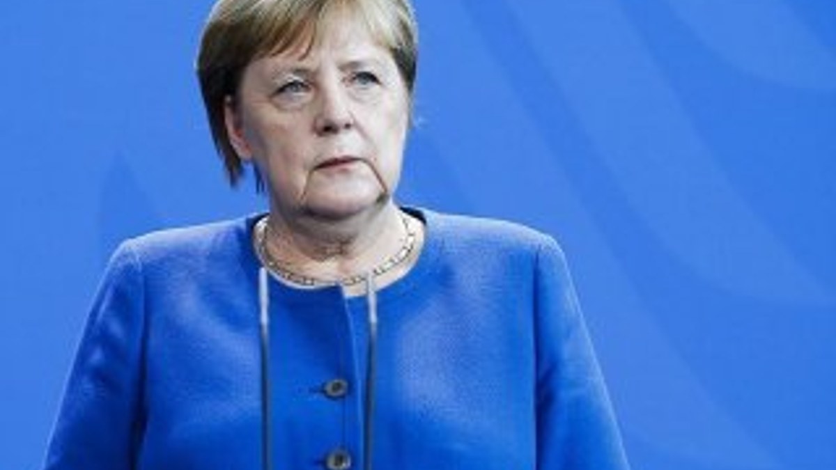 Merkel, Almanya'daki saldırı sonrası programını iptal etti