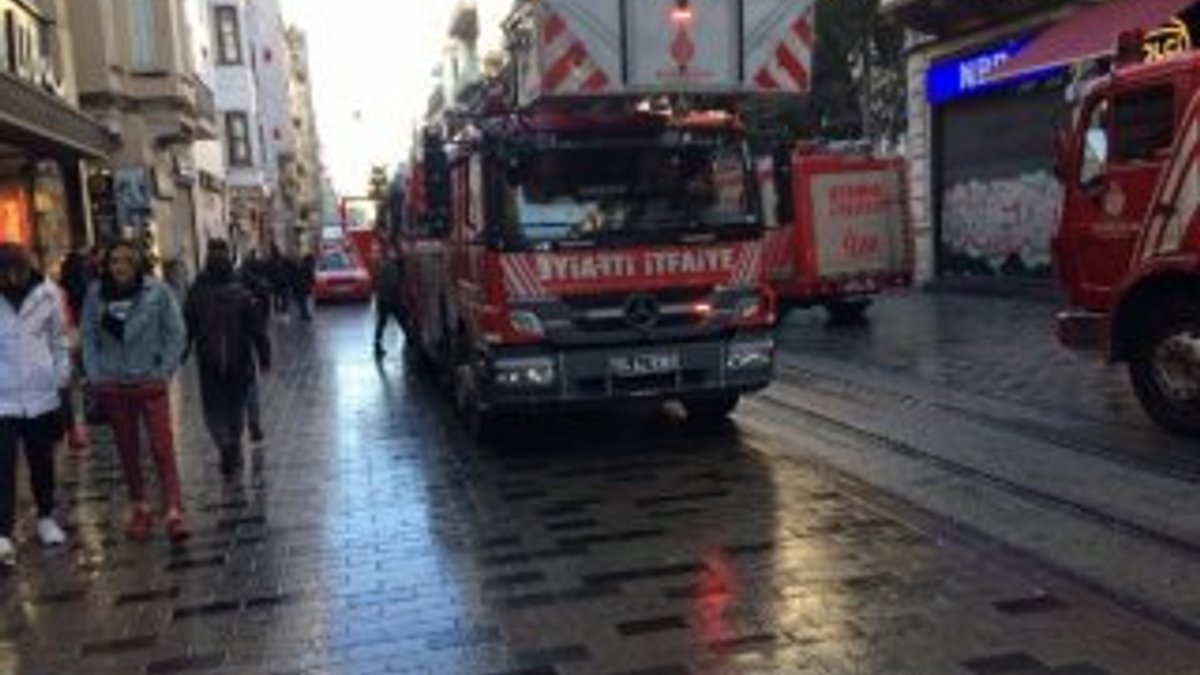 İstiklal Caddesi'nde bir iş yerinde yangın