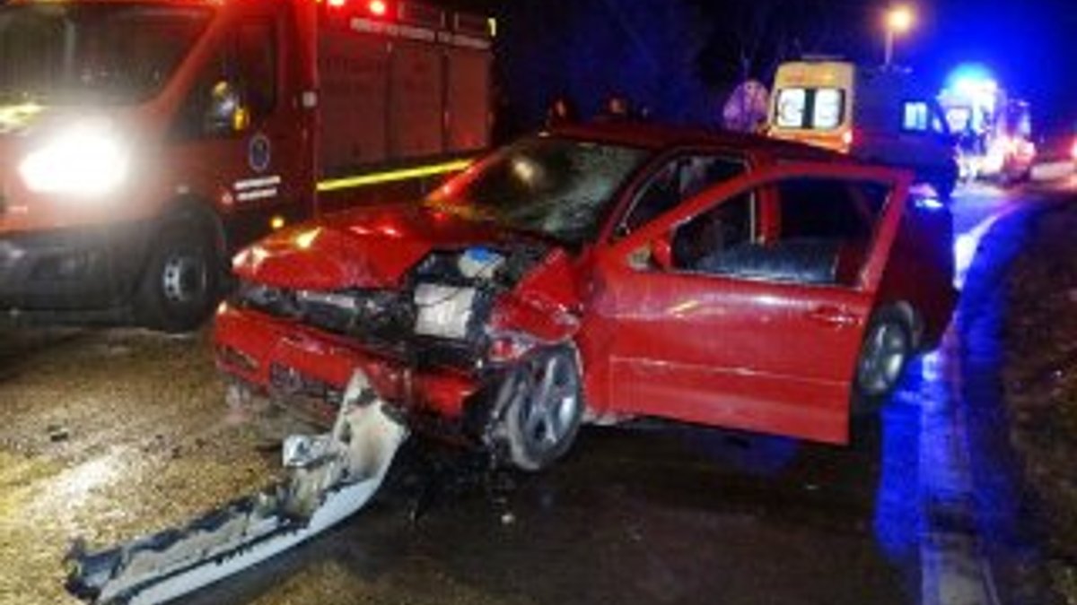 Mersin'de iki otomobil çarpıştı: 2'si ağır 5 yaralı