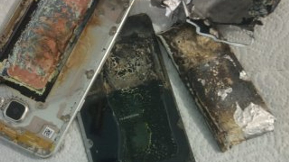 Samsung Galaxy A7 şarj esnasında patladı