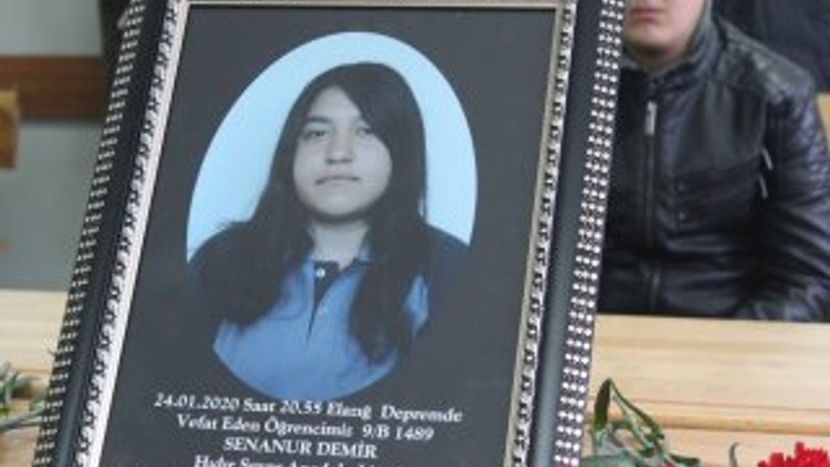 Depremde ölen Sena Nur'un masası çicekler ile donatıldı