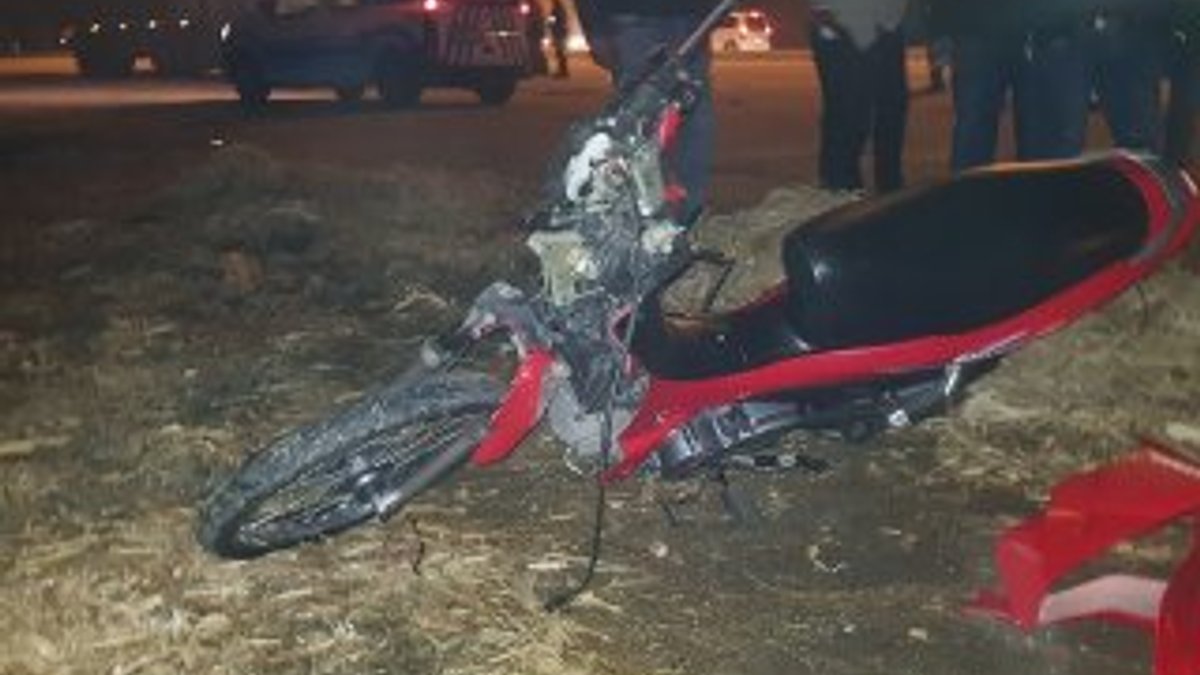 Manisa'da motosiklet tıra arkadan çarptı