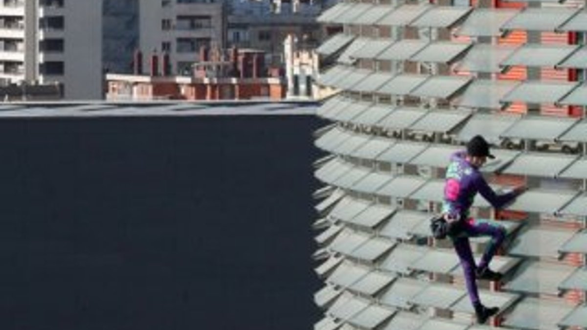 Fransız örümcek adam, bu kez Barselona'da tırmandı