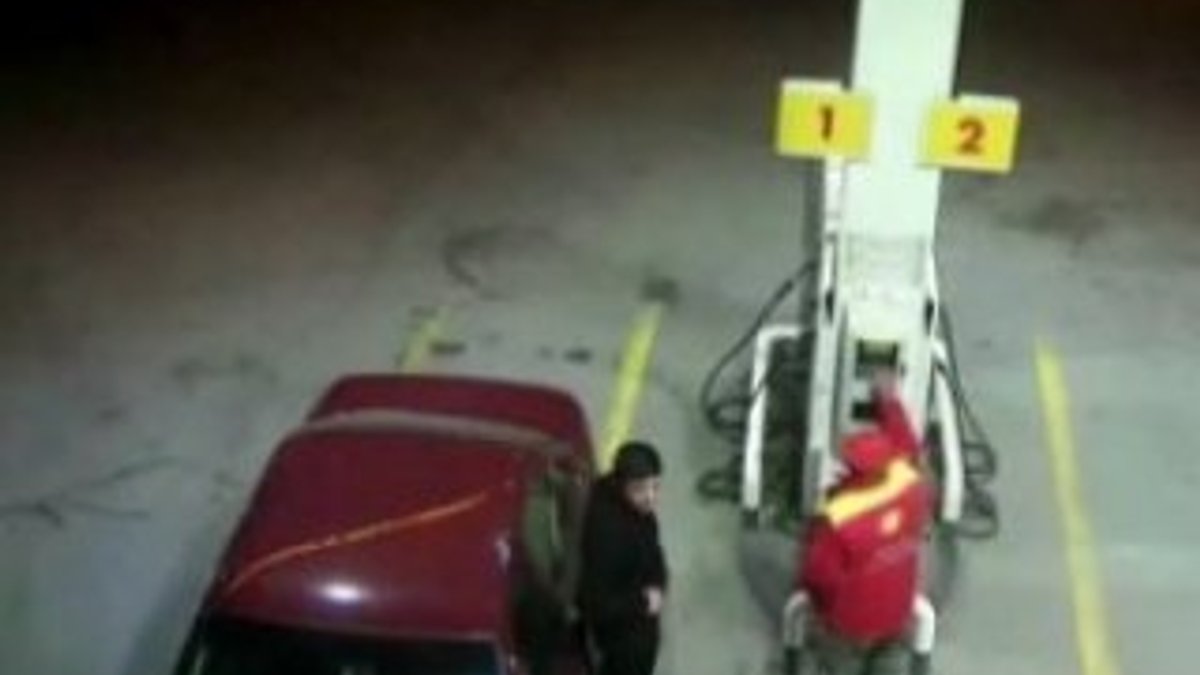 Çaldıkları otomobille yakıt alan hırsızlar yakalandı