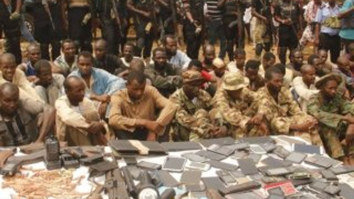 Nijerya'da 150 silahlı çete üyesi yakalandı