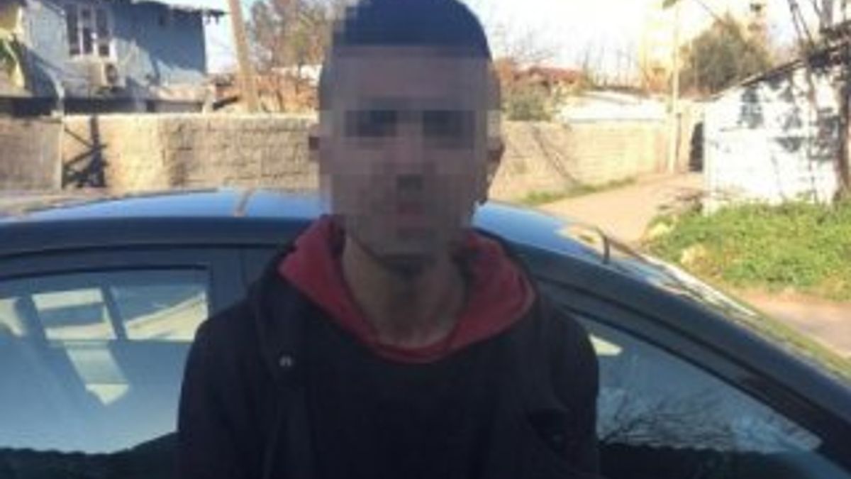 Kamerayı gören hırsız, yüzünü eliyle kapatmaya çalıştı