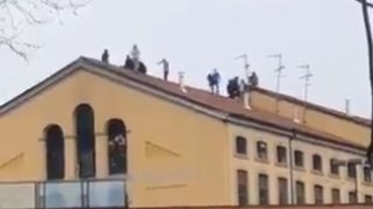 İtalya'da cezaevlerinde karantina isyanı çıktı