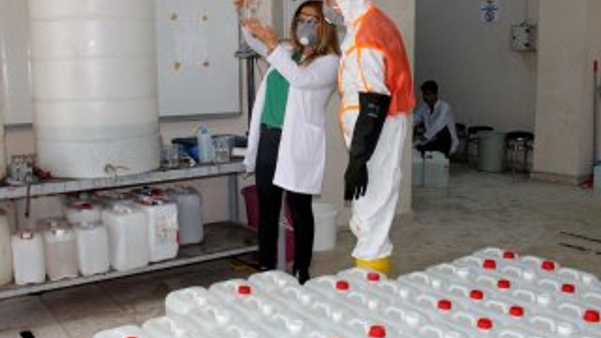 Adıyamanlı öğrenciler koronaya karşı dezenfektan üretiyor