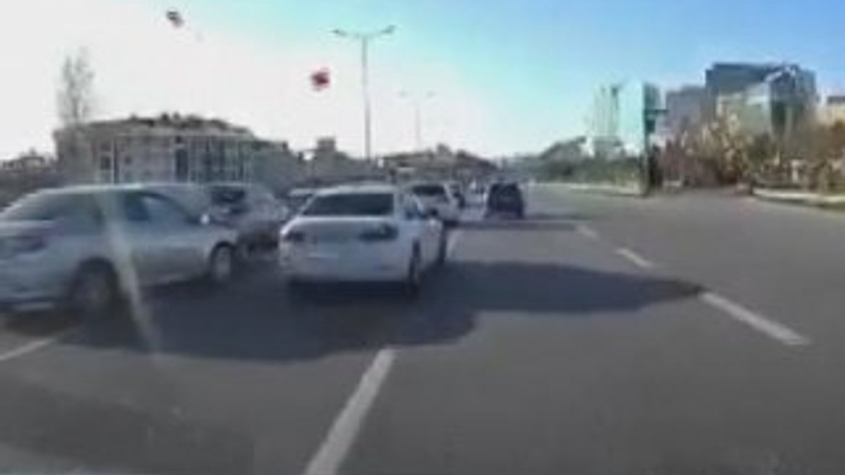 İstanbul'da ilginç kaza: Öndeki aracı görmedi