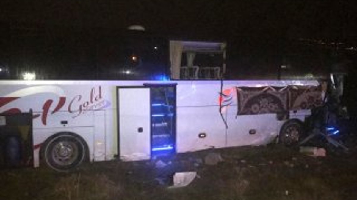 Aksaray'da yolcu otobüsü kaza yaptı: 44 yaralı