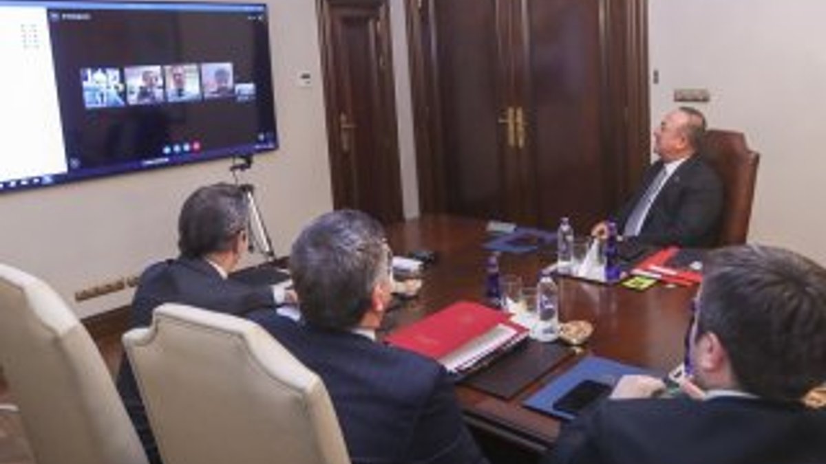 Çavuşoğlu'ndan büyükelçilerle telekonferans görüşmesi