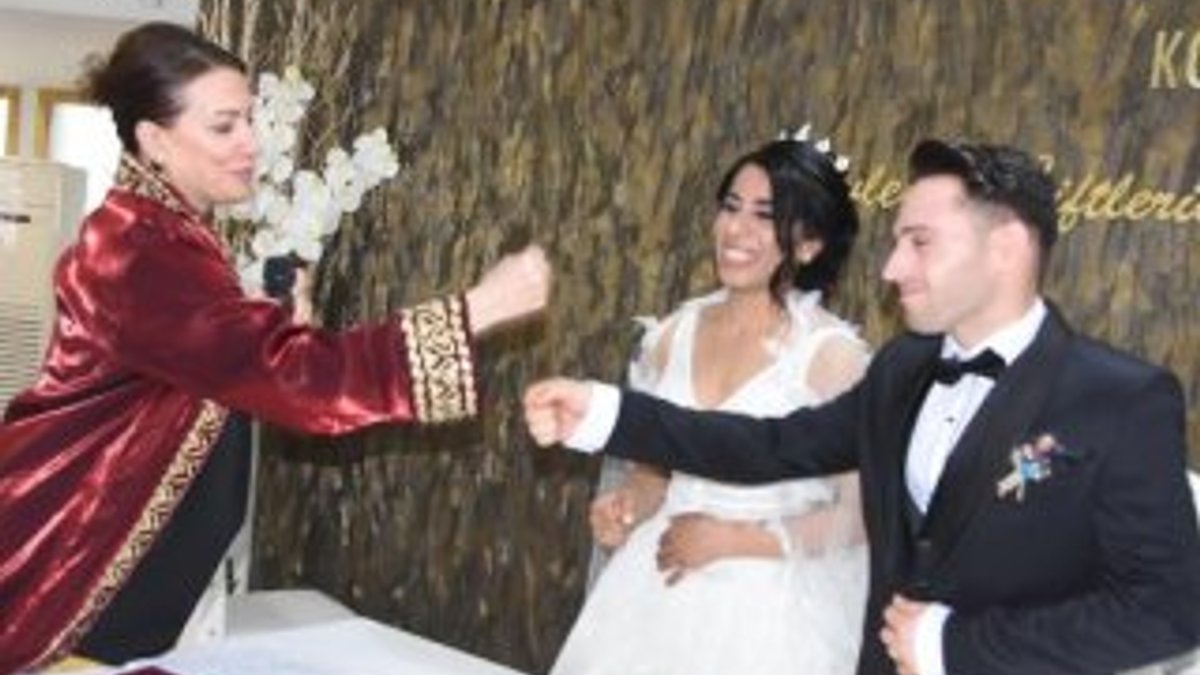 İzmir'deki düğünde koronavirüs önlemi