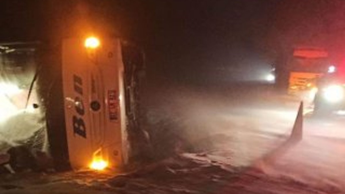 Afyonkarahisar'da yolcu otobüsü devrildi: 37 yaralı