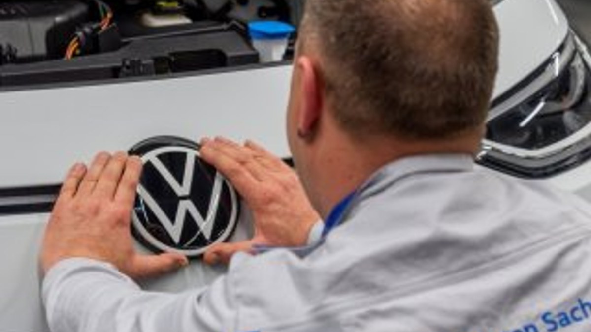Volkswagen, koronavirüs nedeniyle üretimi durduruyor