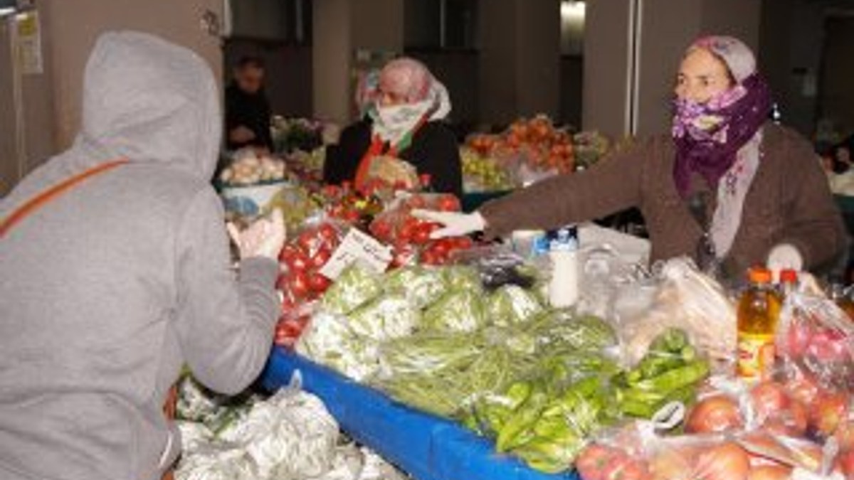 Marmaris'te sebze ve meyveler poşetlerde satılıyor