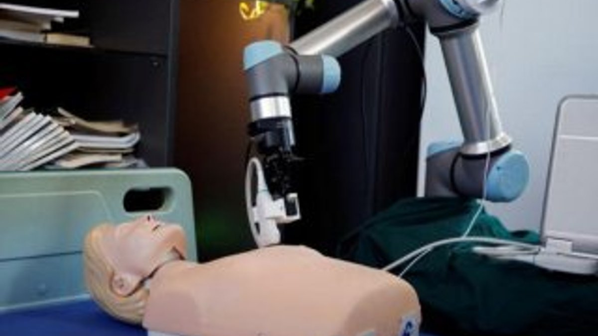 Çin'deki hastanelerde kullanılan sağlık destek robotu