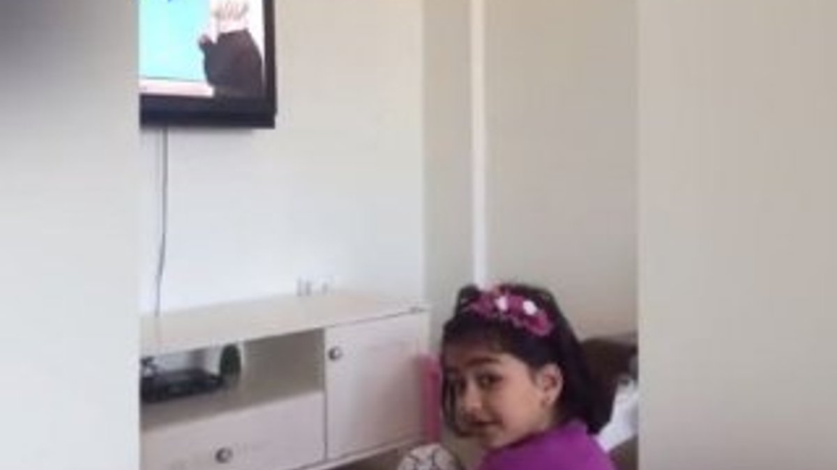 Küçük kızın EBA TV'ye tepkisi gülümsetti