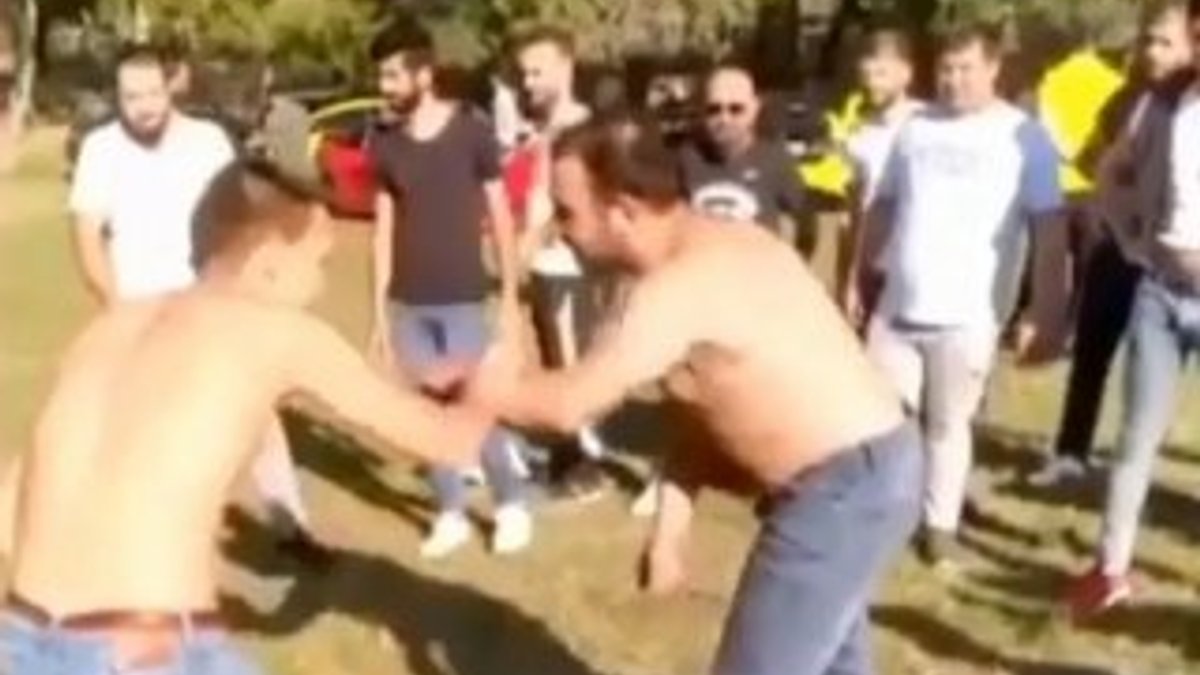 Arnavutköy'de bir grup genç güreş tuttu