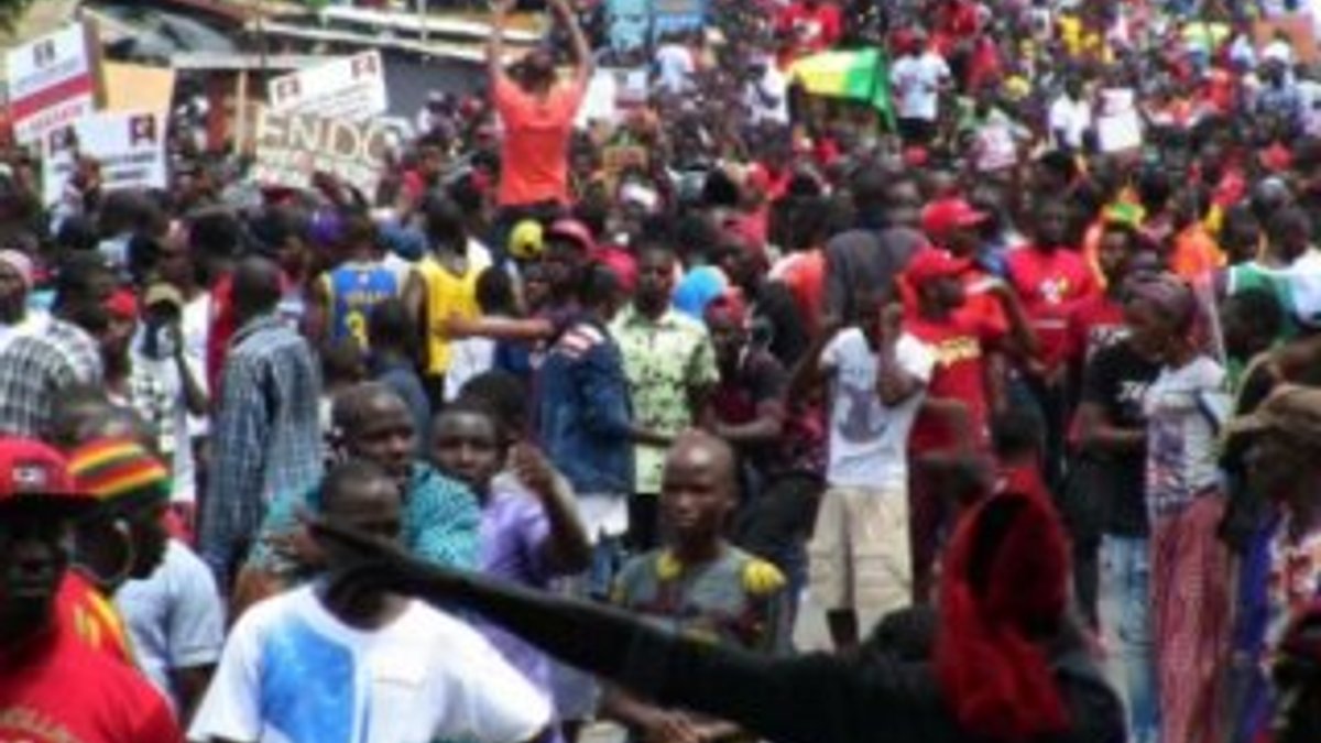 Gine'de seçim ve referandumda şiddet